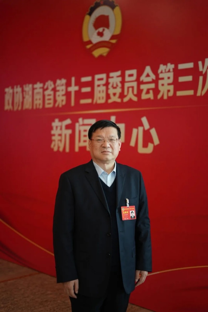 兩會(huì)供銷之聲丨周重旺：產(chǎn)業(yè)先行，以農(nóng)業(yè)經(jīng)營(yíng)主體的發(fā)展助力鄉(xiāng)村振興