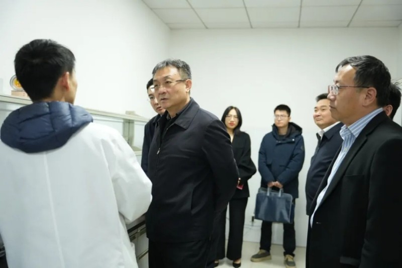 山東省供銷合作社聯(lián)合社黨組書記、理事會(huì)主任張傳忠一行蒞臨公司調(diào)研交流